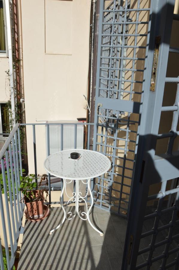 Appartamento Love Nest In The Heart Of Roma Esterno foto